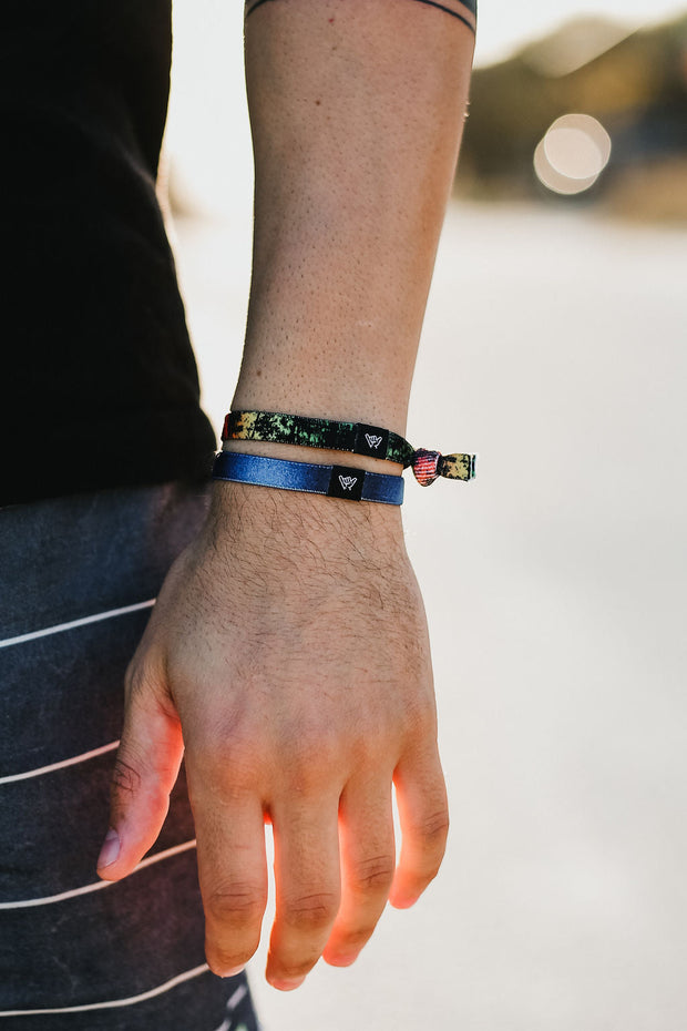 Frosted Palms Knotband Bracelet